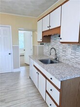 128 Vincent Ave in North Providence, RI - Foto de edificio - Building Photo