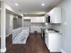 5099 Woodland Dr in Irving, TX - Building Photo - Building Photo