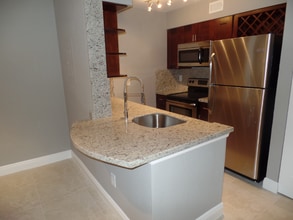 2880 N Oakland Forest Dr in Oakland Park, FL - Building Photo - Building Photo