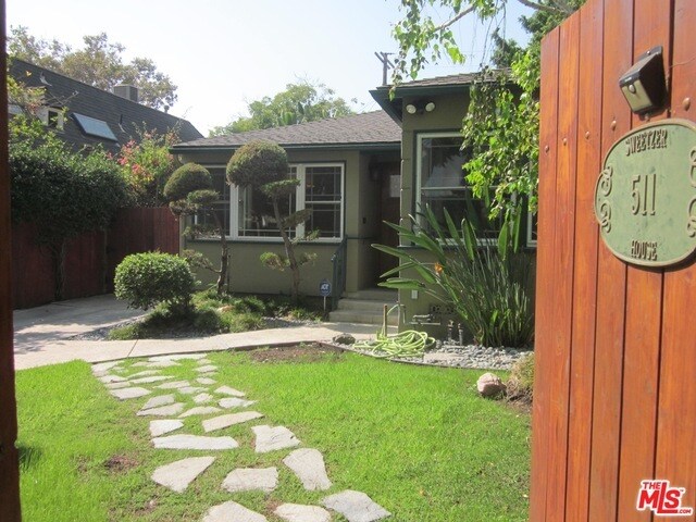 511 N Sweetzer Ave in West Hollywood, CA - Building Photo