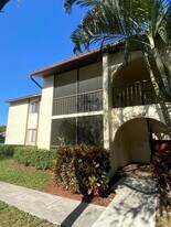 4835 Sable Pine Cir, Unit A2 in West Palm Beach, FL - Building Photo