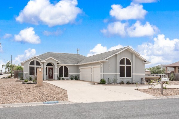 15806 Almeria Ave in Corpus Christi, TX - Building Photo