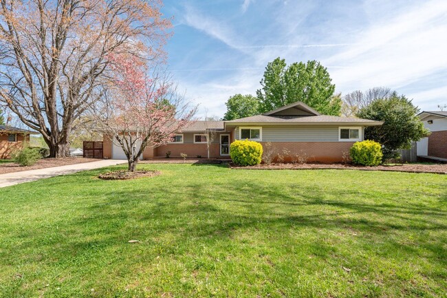 property at 7 Camelback Rd