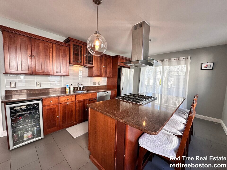 5 Howe St in Watertown, MA - Building Photo