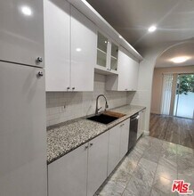 350 S Norton Ave in Los Angeles, CA - Building Photo - Building Photo
