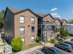 Silver Creek Apartments in Austin, TX - Building Photo - Building Photo