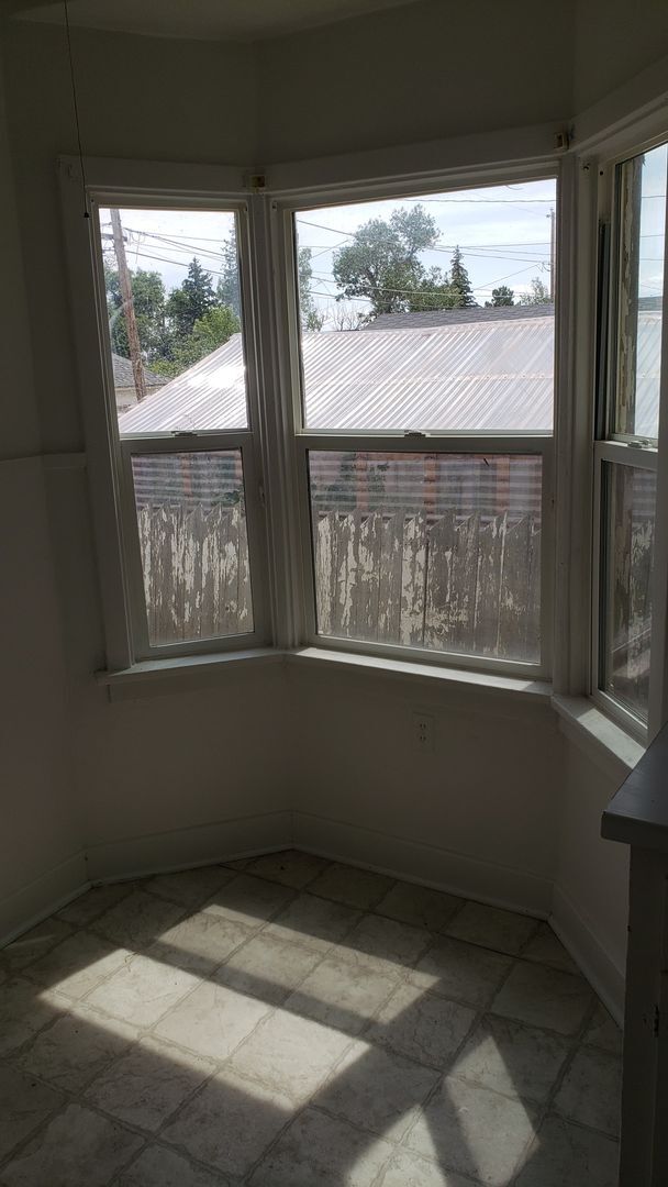 823 8th St in Rawlins, WY - Building Photo - Building Photo