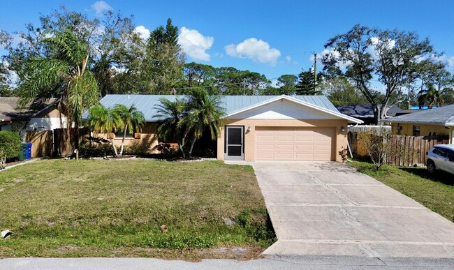 2139 Upton Ave in Sarasota, FL - Building Photo - Building Photo