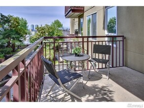 1711 E Olive Wy in Seattle, WA - Building Photo - Building Photo