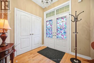 2347 Quetico Cres in Oakville, ON - Building Photo - Building Photo