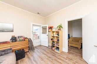 1431 W Belmont Ave, Unit 2R in Chicago, IL - Foto de edificio - Building Photo