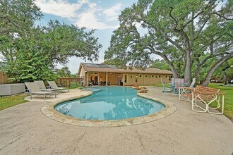 8703 El Rey Blvd in Austin, TX - Building Photo - Building Photo