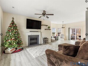 13542 Green Spire Ct in Chester, VA - Foto de edificio - Building Photo