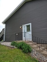 4557 Scott Trl in Eagan, MN - Foto de edificio - Building Photo