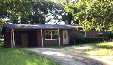 1040 Amber Dr in Columbus, GA - Building Photo - Building Photo