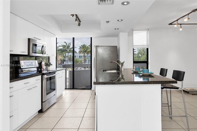 2501 Brickell Ave in Miami, FL - Building Photo - Building Photo