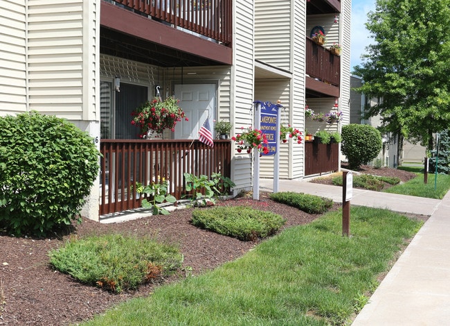 Lakepointe Apartment Homes in Brewerton, NY - Foto de edificio - Building Photo