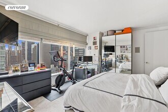 250 E 54th St in New York, NY - Building Photo - Building Photo