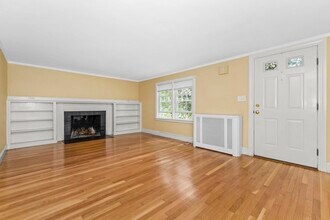 41 Willow St in Wellesley, MA - Building Photo - Building Photo