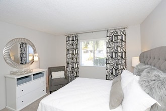 Arcadia Walk in Phoenix, AZ - Building Photo - Interior Photo