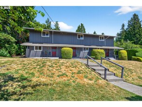 1411 SW Dewitt St in Portland, OR - Building Photo - Building Photo