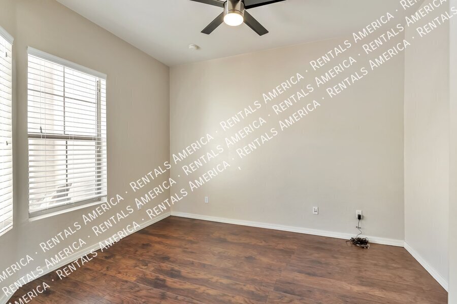 561 E Via Puente De La Lluvia in Sahuarita, AZ - Foto de edificio