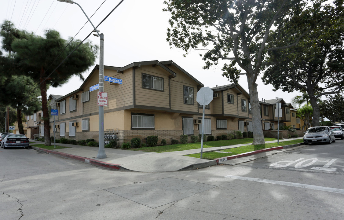 Ardmore Terrace in South Gate, CA - Building Photo