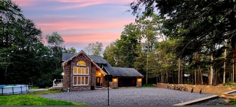 157 Main St in Gouldsboro, PA - Building Photo