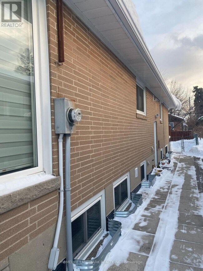 111 Clifton Ave in Toronto, ON - Building Photo - Building Photo