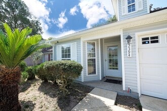 2394 Marina Dr in Fort Walton Beach, FL - Foto de edificio - Building Photo