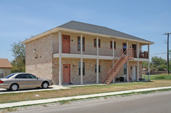 1025 E Washington St in Harlingen, TX - Foto de edificio - Building Photo