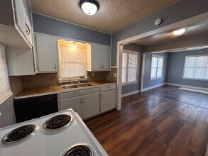 1921 27th St in Lubbock, TX - Building Photo - Building Photo