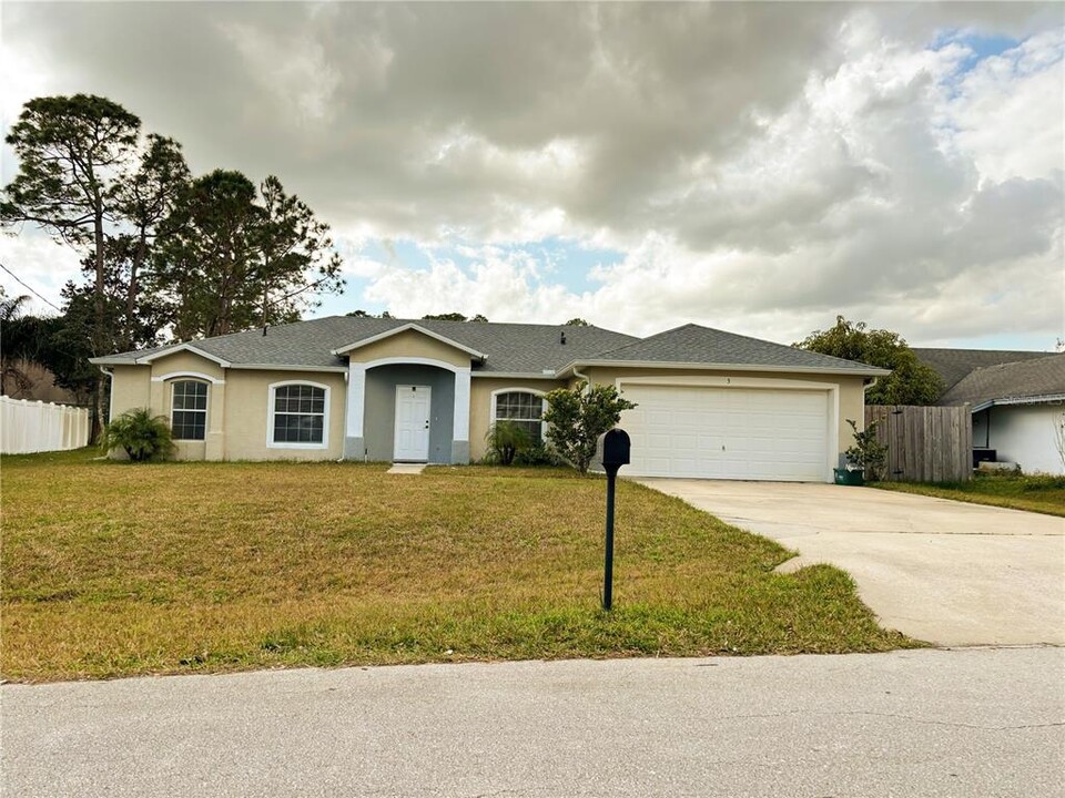 3 Bonnie Ln in Palm Coast, FL - Building Photo