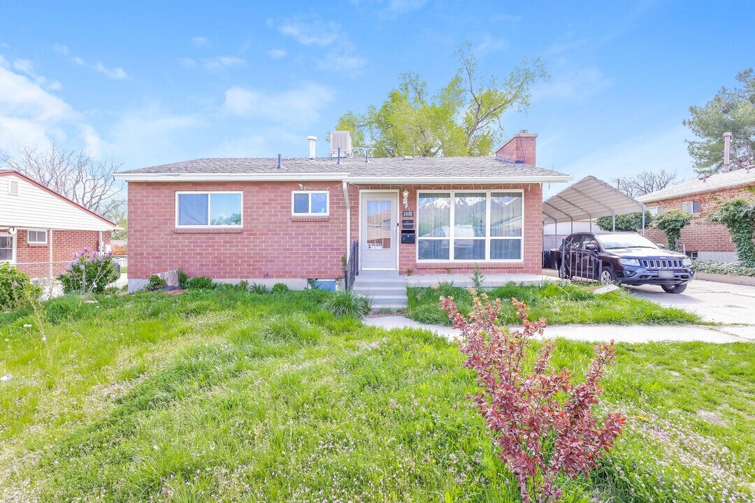 3407 S 8525 W in Magna, UT - Building Photo