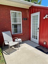 174 Schools Dr in Camden, TN - Building Photo