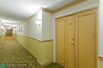 9805 NW 52nd St in Doral, FL - Building Photo - Building Photo