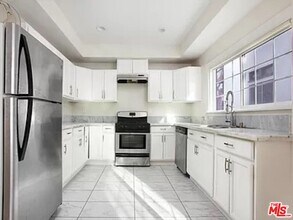 1014 S Orange Dr in Los Angeles, CA - Building Photo - Building Photo