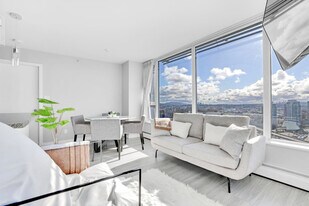 688 Abbott St in Vancouver, BC - Building Photo