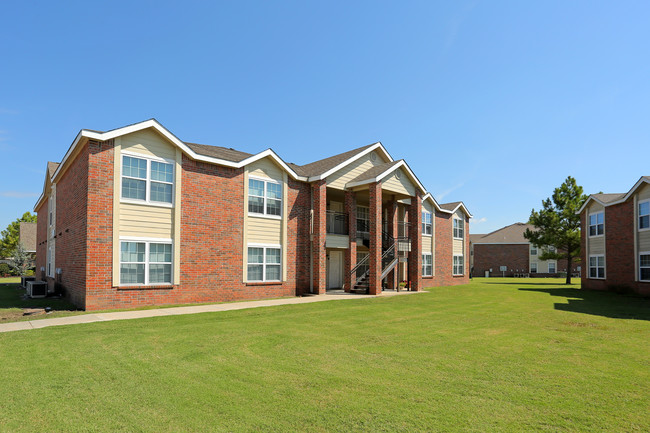 Pines at Southridge in Tahlequah, OK - Foto de edificio - Building Photo