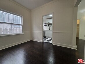 107 N Sweetzer Ave in Los Angeles, CA - Building Photo - Building Photo