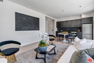 10700 Tabor St in Los Angeles, CA - Building Photo - Building Photo