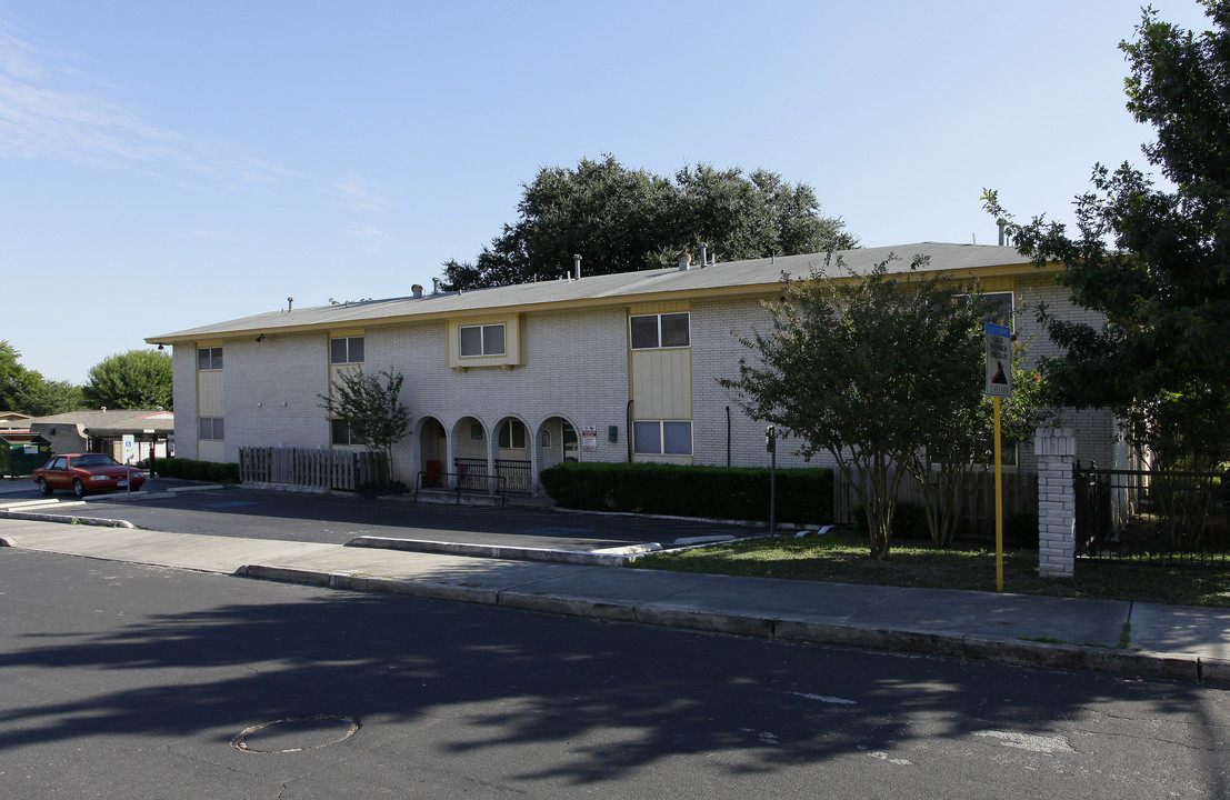 Escondida Apartments in San Antonio, TX - Building Photo