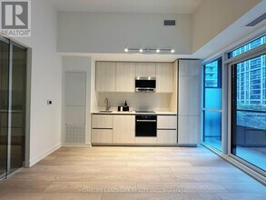 110 Broadway Ave in Toronto, ON - Building Photo - Building Photo