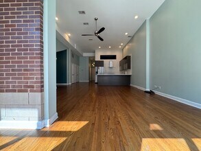 500 W Superior St, Unit 710 in Chicago, IL - Building Photo - Building Photo