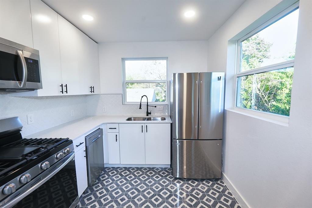 3300 Tom Green St in Austin, TX - Building Photo