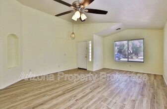 1025 E Palomino Way in San Tan Valley, AZ - Building Photo - Building Photo