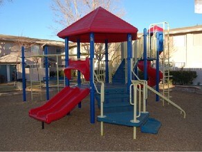 Summerwood Apartments in Palmdale, CA - Foto de edificio - Other