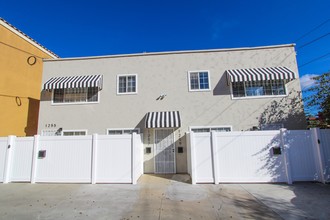 1249 E 3rd St in Long Beach, CA - Foto de edificio - Building Photo