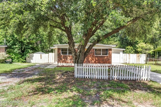 4407 Melvin Cir E in Jacksonville, FL - Building Photo - Building Photo