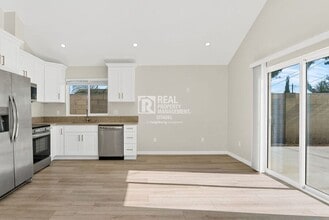 996 S Siet Pl in Anaheim, CA - Building Photo - Building Photo